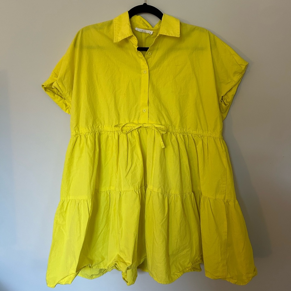 Bright and flowy dress that’s perfect for the spring and summer!